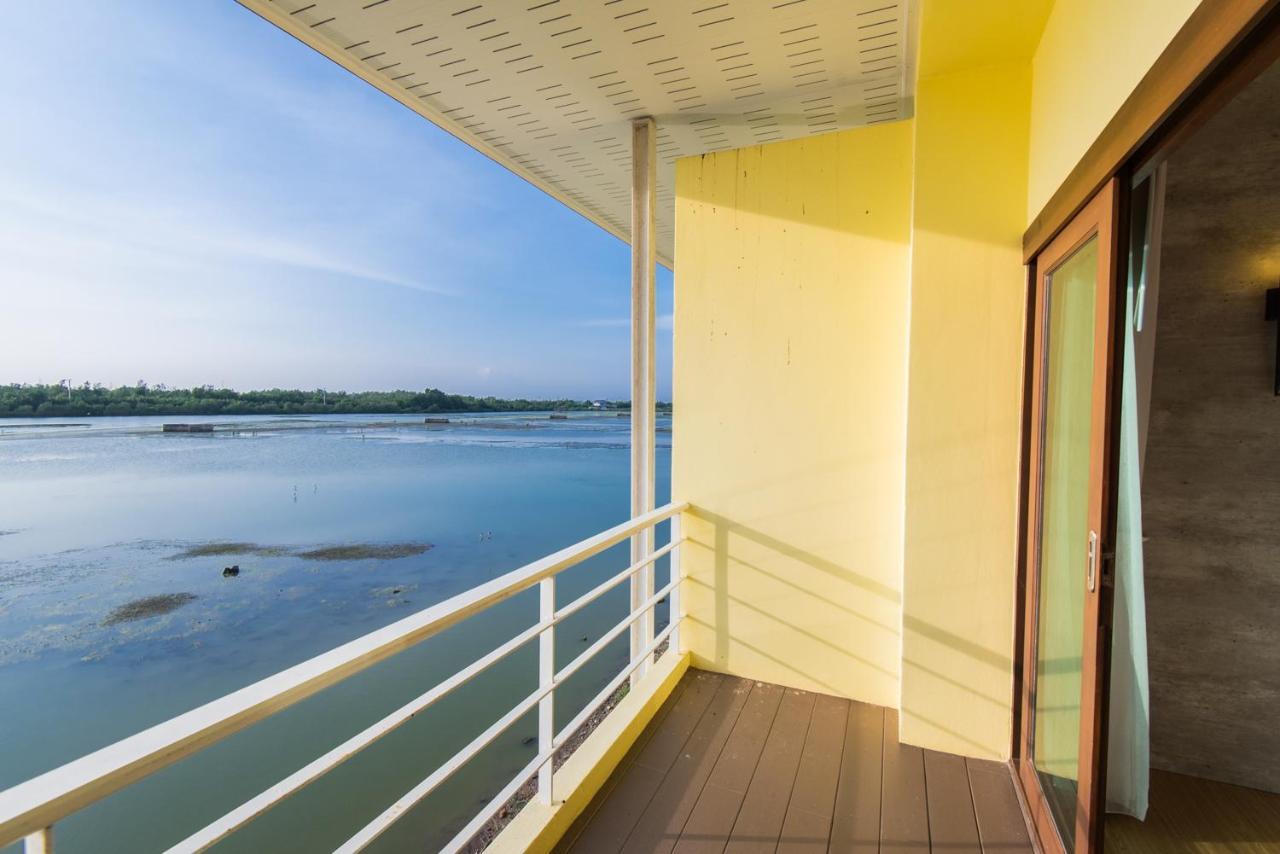 Baan Talay See Cream Resort Samut Songkhram Exterior photo