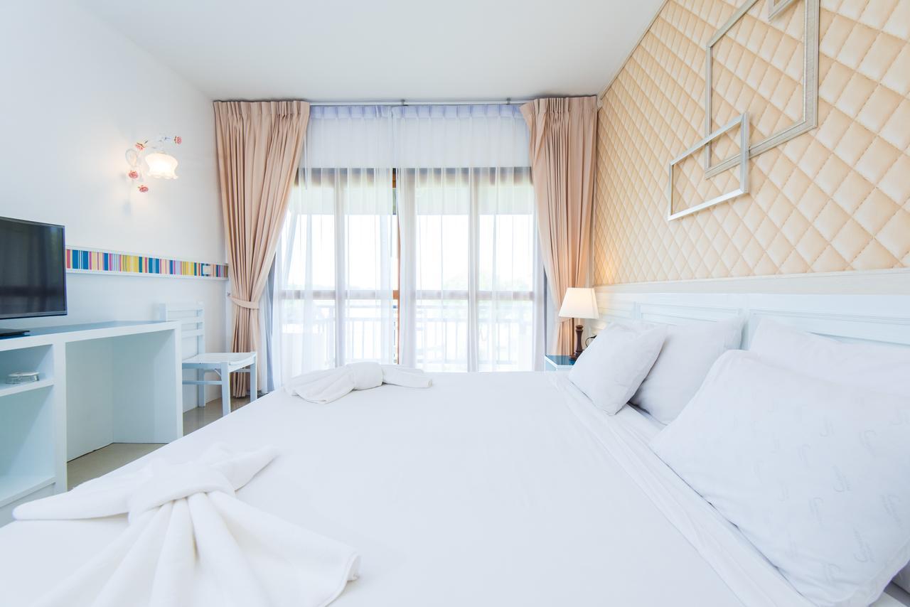 Baan Talay See Cream Resort Samut Songkhram Exterior photo